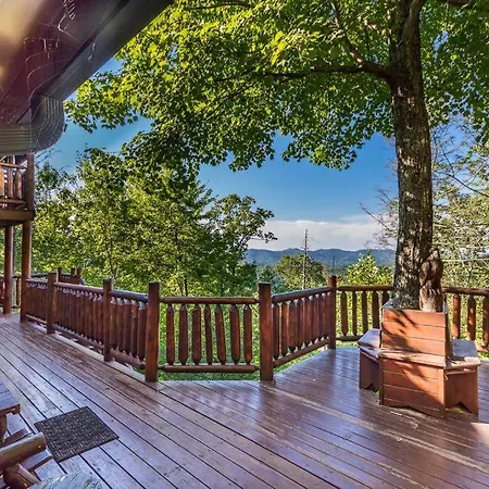 Hidden Falls - Exceptional Smoky Mtn Cabin
